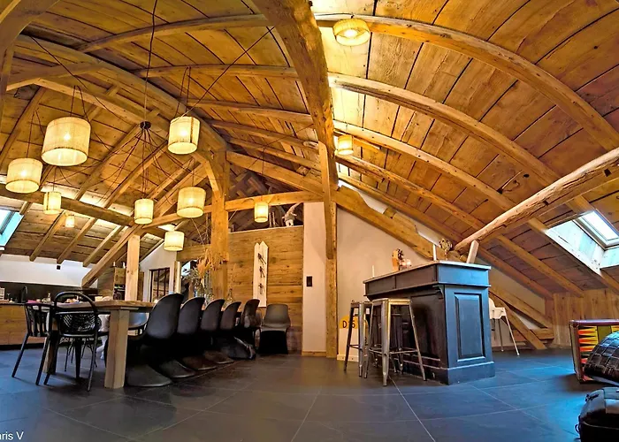 Stone Lake Luxury Lodge